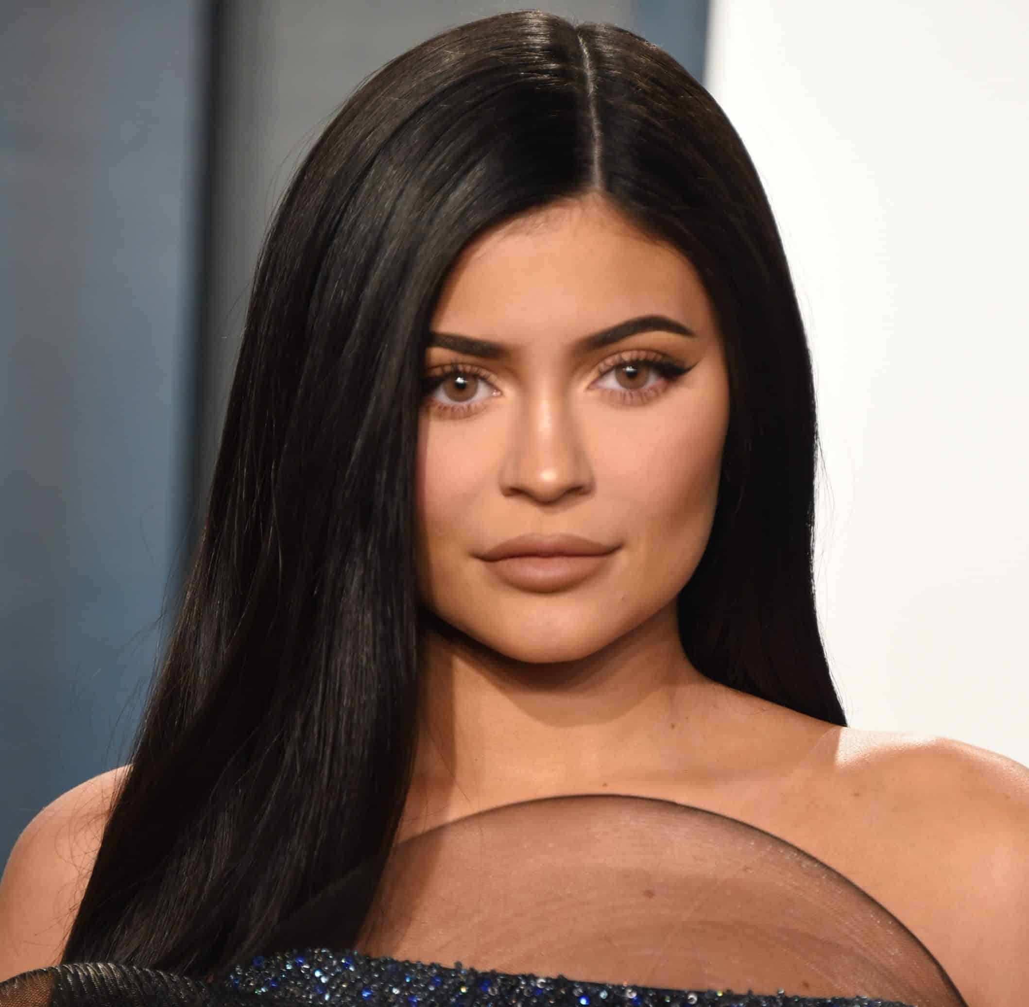 Kylie Jenner lata prywatnym odrzutowcem w wygodnym zestawie od polskiej projektantki