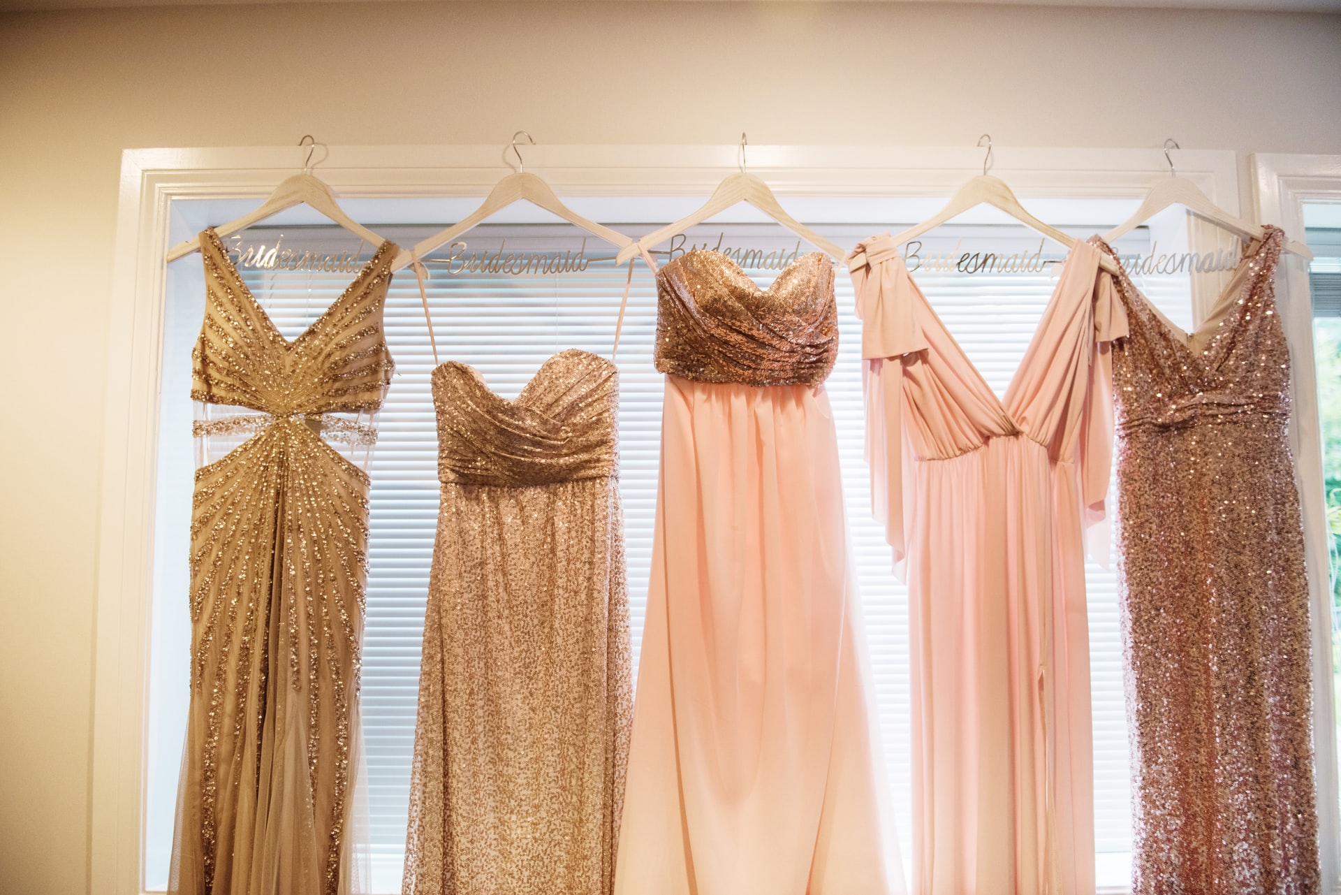 4 modele sukienek, dzięki którym będziesz błyszczeć w sylwestrową noc