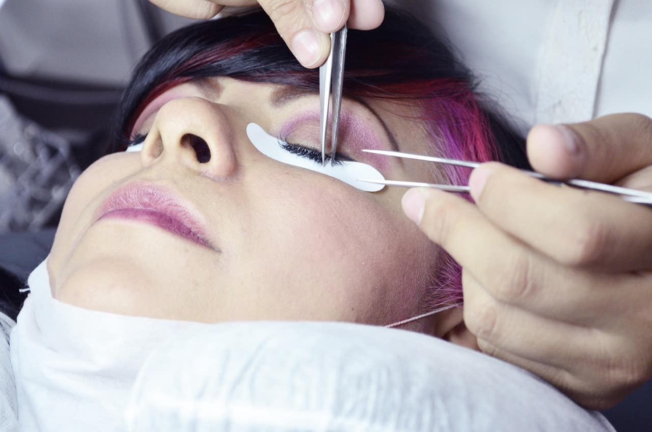Kurs makijażu permanentnego a higiena – jak dbać o narzędzia i zapobiegać infekcjom?